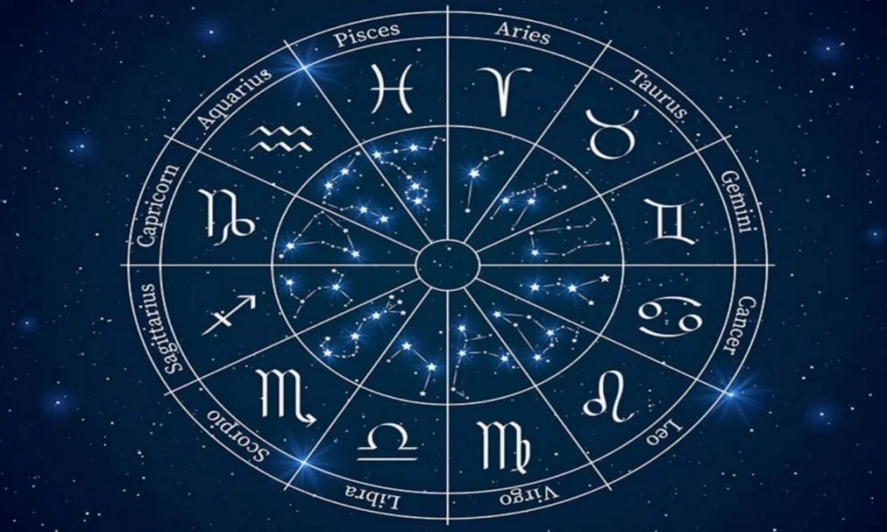 Horoscope for August 2025 for Leo Career, Love, and Wellbeing